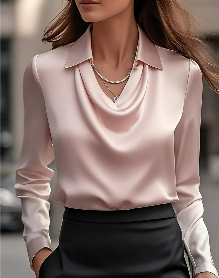 PERLA | Blouse avec éclat luxueux et col à plis