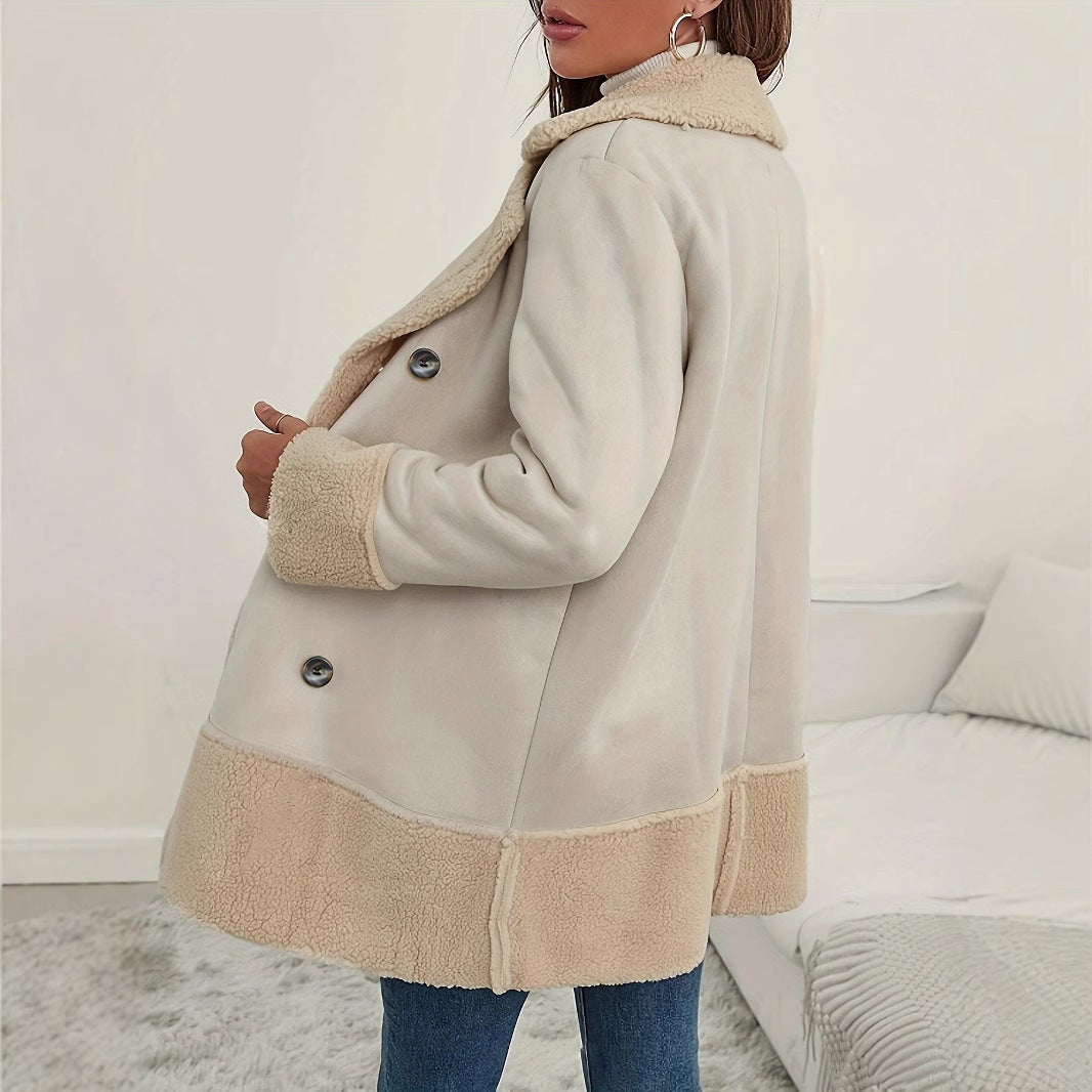 Manteau long en laine d'agneau abricot avec col et détails contrastés